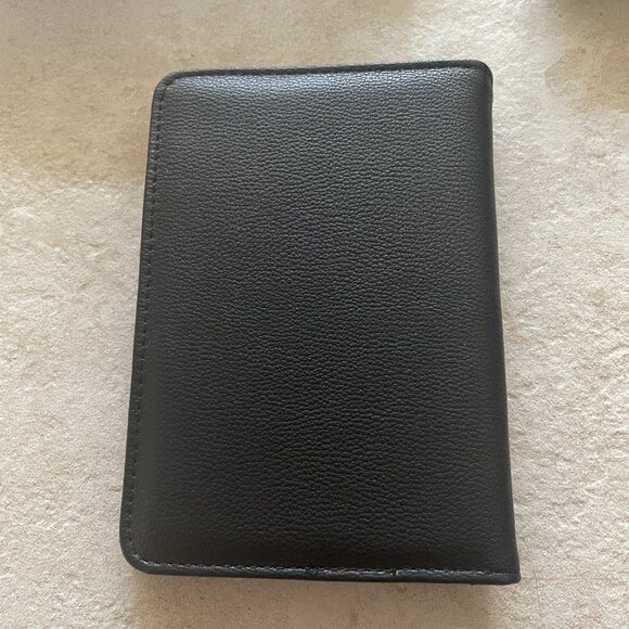 Guess Elite Passport and Card Holder NWOT - Picture 4 of 8